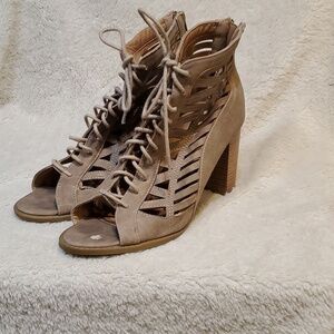 Report Elwa Heels SZ 8.5